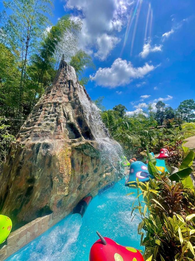Отель Hosteria D'Carlos Aqua Park Санто-Доминго-де-лос-Колорадос Экстерьер фото