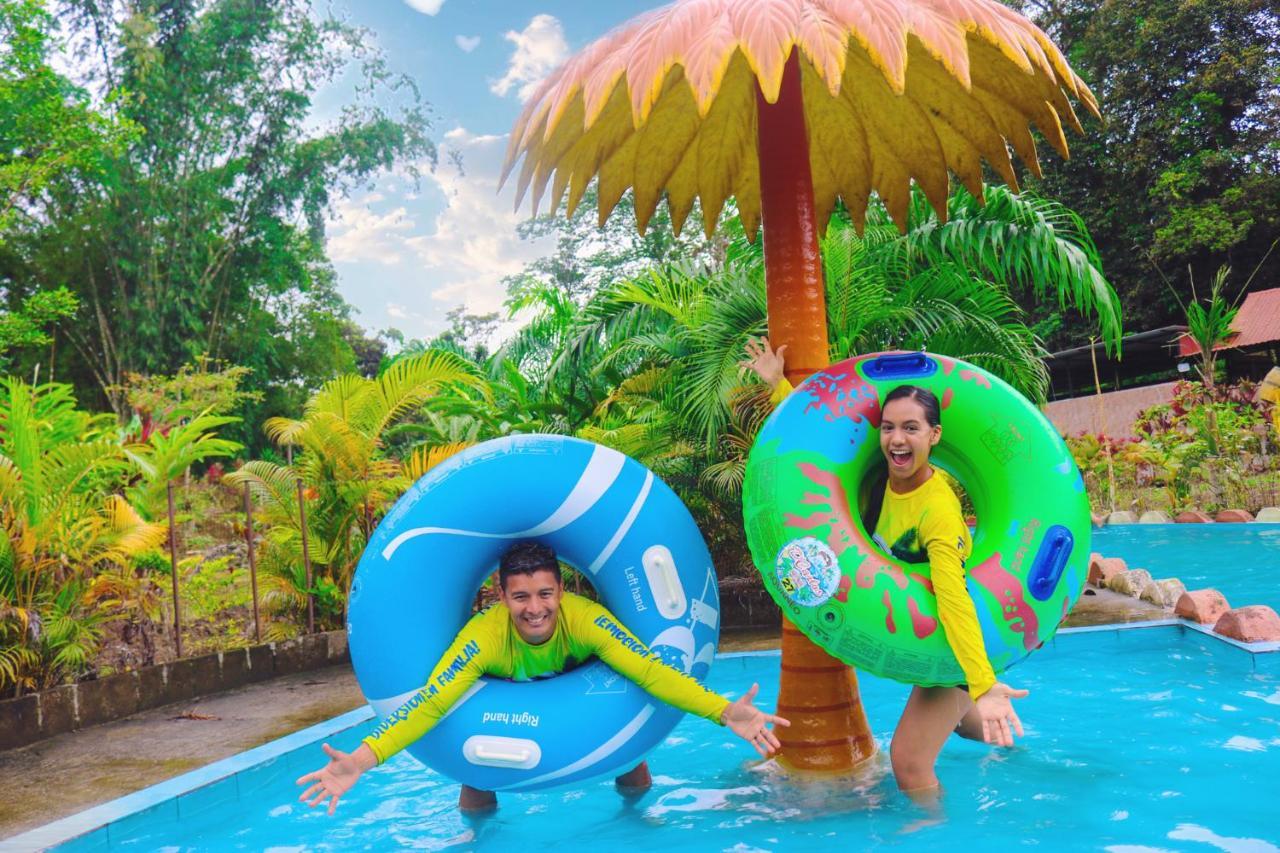 Отель Hosteria D'Carlos Aqua Park Санто-Доминго-де-лос-Колорадос Экстерьер фото
