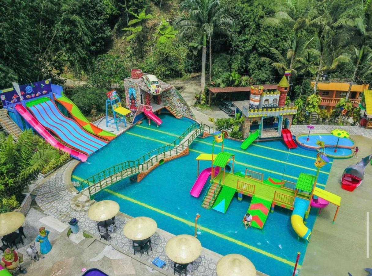 Отель Hosteria D'Carlos Aqua Park Санто-Доминго-де-лос-Колорадос Экстерьер фото